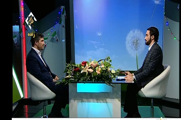 توسعه و ترویج مؤسسات قرآنی؛ دستاورد پیروزی انقلاب اسلامی به رهبری امام (ره)/ حضور مردم در انقلاب مشابه حاشیه به متن