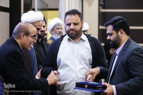 تجلیل  از شش دستگاه و 40 قاری و حافظ قرآن