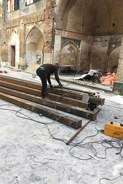 وعده‌هایی که تحقق پیدا نکرد/ هزینه‌های تأمین نشده مسجدآقامحمود یک سال پس از آتش‌سوزی/ لزوم توجه خیرین