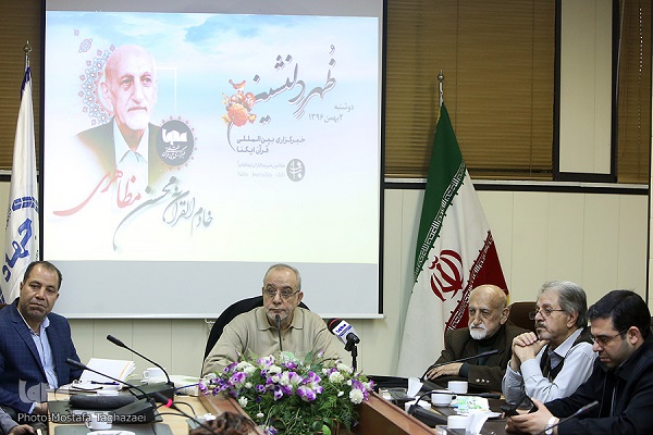 تجلیل از یار همیشگی استاد مولایی/ «مظاهری» ماه و «مولایی» خورشید جلسه قرآن بودند