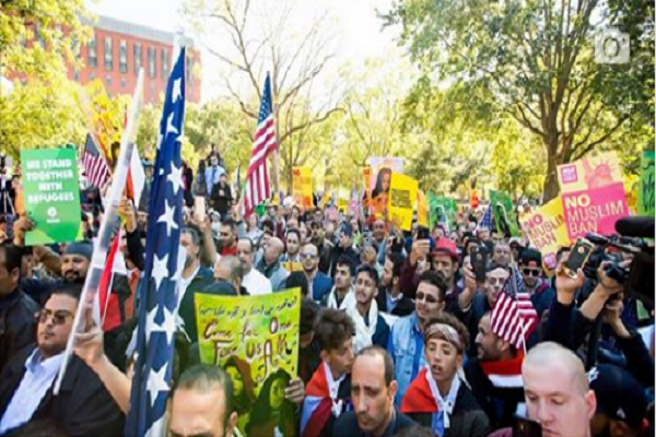 برپایی نمازجماعت مقابل کاخ سفید در اعتراض به سیاست&zwnj;های ضداسلامی