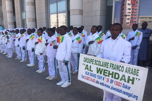 اجرای سرود محلی در مراسم قرآنی سنگال+ فیلم