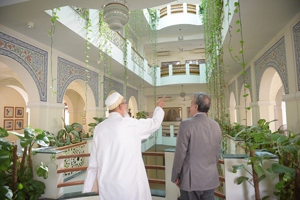 نگهداری قرآنهای خطی در مؤسسه شیعیان پاکستان+عکس نگهداری قرآنهای خطی در مؤسسه شیعیان پاکستان+عکس