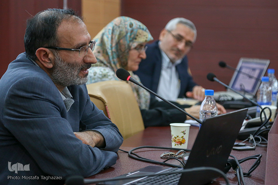 مصطفی دلشاد تهرانی