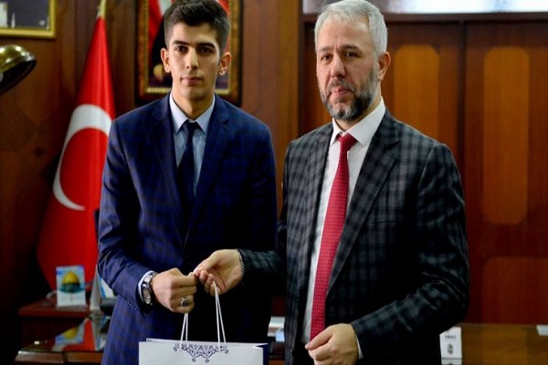 دانش‌آموز نوجوان ترکی سه ماهه حافظ قرآن شد