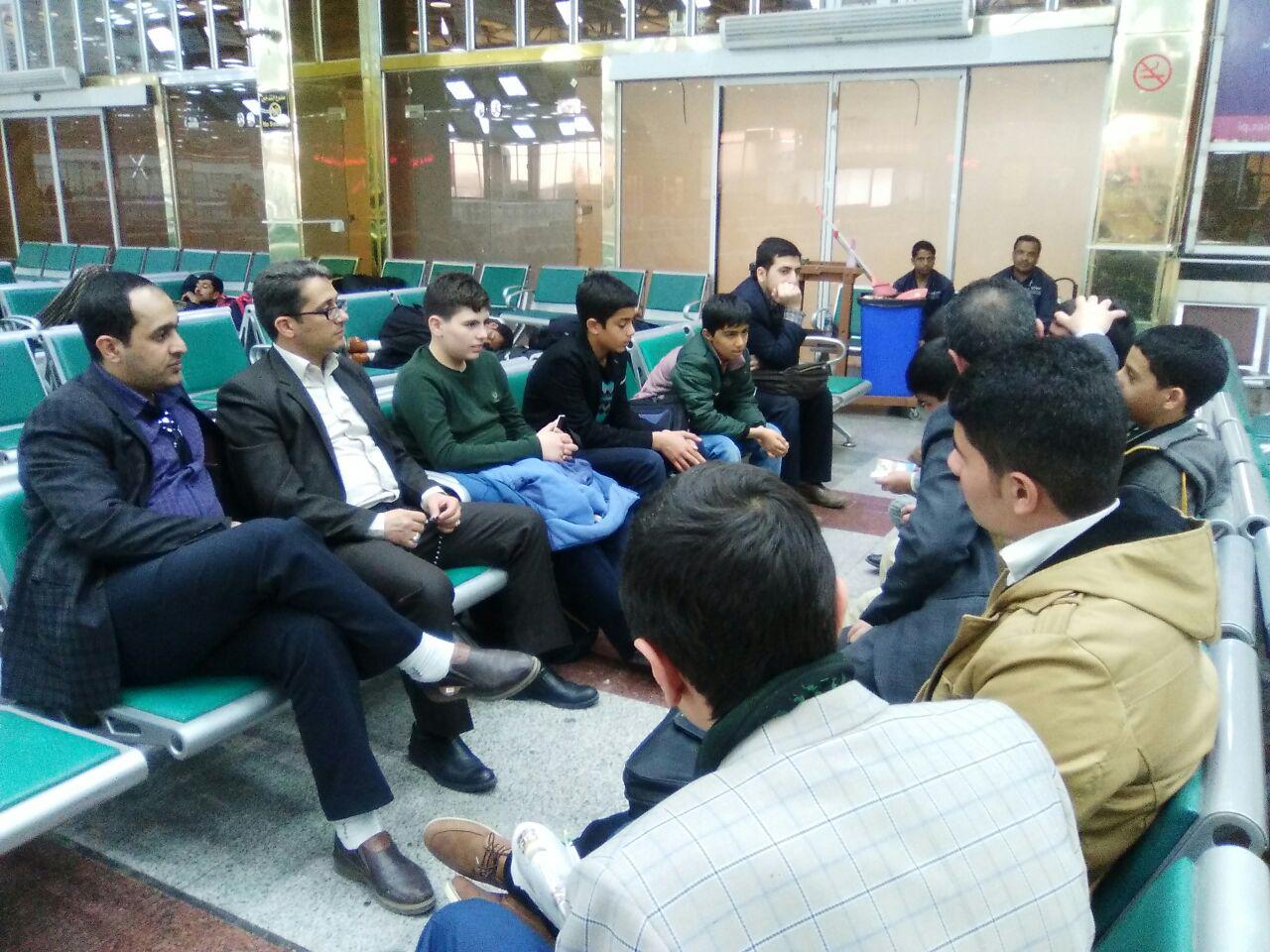 حاشیه نخستین شب اعزام کاروان شوق تلاوت به کربلای معلی/تمرینات بی‌وقفه متسابقان در فرودگاه نجف