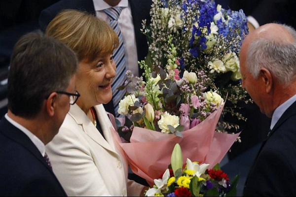 استفاده مرکل از کلمه &laquo;خدا&raquo; در پارلمان آلمان+عکس