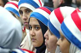 مسلمانان نگران فرانسه به مکرون رأی میدهند مسلمانان نگران فرانسه به مکرون رأی میدهند