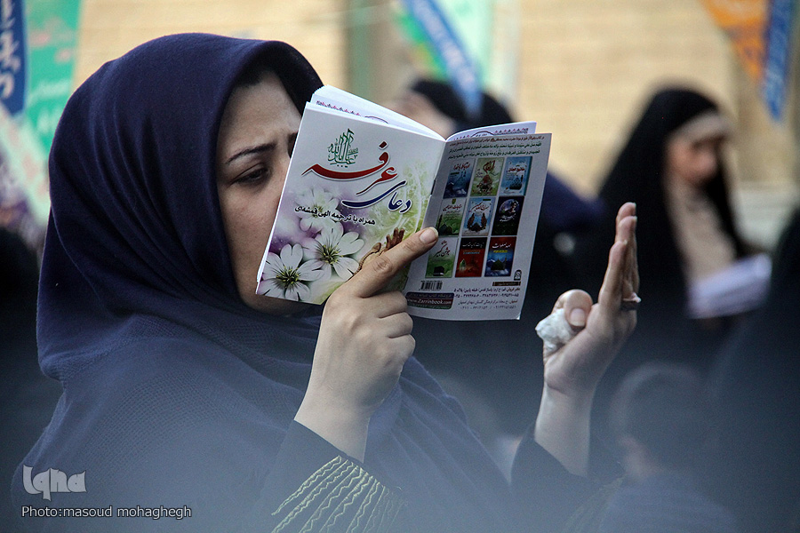 مراسم قرائت دعاي پرفيض عرفه در امامزاده علي بن جعفر صادق(ع) سمنان