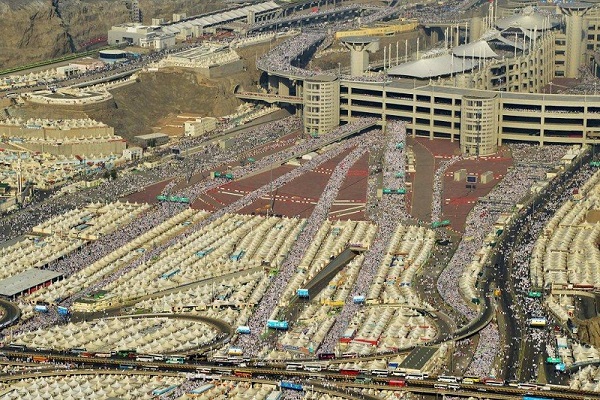 حجاج وارد سرزمین منا شدند