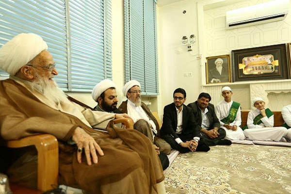 ادیت شده؛ دیدار نونهالان قرآنی عراق با آیت‌لله صافی‌ گلپایگانی+ عکس
