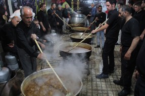 پخت حلوای 14 تنی در زنجان