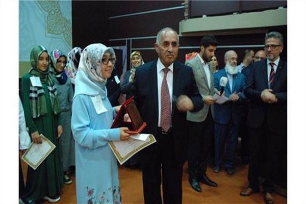 دانش‌آموز سوریه‌ای رتبه دوم مسابقات حفظ قرآن ترکیه را کسب کرد