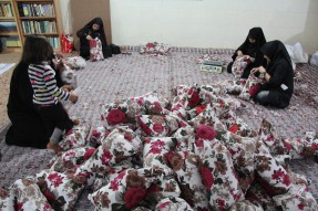 آماده‌سازی سه هزار بالشت برای موکبان اربعین حسینی در زنجان