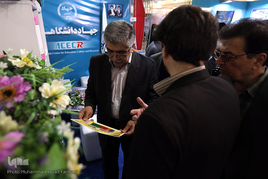 حضور رئیس جهاد دانشگاهی در نمایشگاه مطبوعات حضور رئیس جهاد دانشگاهی در نمایشگاه مطبوعات