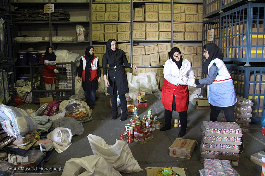 جمع آوري كمك هاي مردم سمنان برای زلزله زدگان كرمانشاه