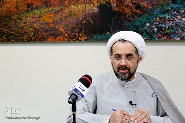 تلاوت همراه با خشیت، تلاوتی ناظر به باطن و لایه‌های باطن/ قاری خاشع مشاهداتش را القا می‌کند