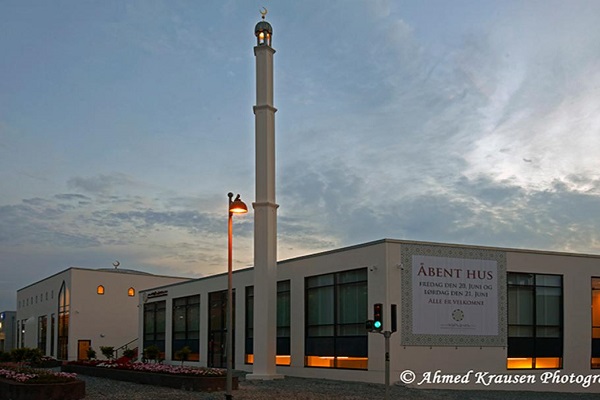 سفر معنوی به اسلام با ابزار دوربین/ 5 مسجد زیبای اروپا از لنز دوربین مسلمان شده آلمانی