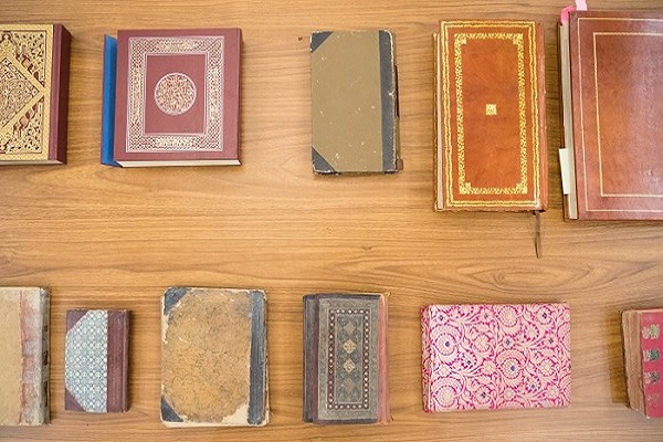 اهدای نسخ قرآنی چهارصد ساله به دانشگاه شارجه + عکس اهدای نسخ قرآنی چهارصد ساله به دانشگاه شارجه + عکس