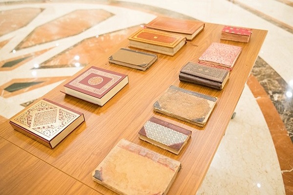 اهدای نسخ قرآنی چهارصد ساله به دانشگاه شارجه + عکس اهدای نسخ قرآنی چهارصد ساله به دانشگاه شارجه + عکس