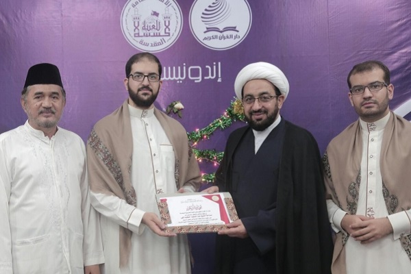 آستان حسینی از کودکان حافظ قرآن اندونزی تقدیر کرد آستان حسینی از کودکان حافظ قرآن اندونزی تقدیر کرد