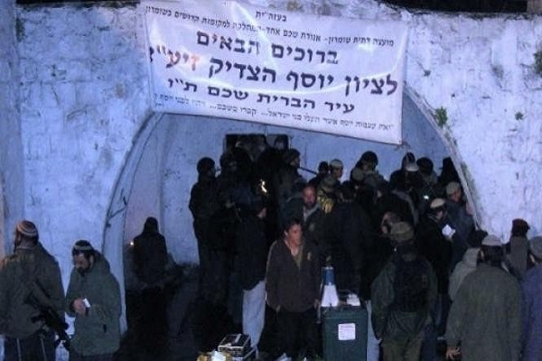 یورش صدها صهیونیست به مقبره حضرت یوسف(ع)