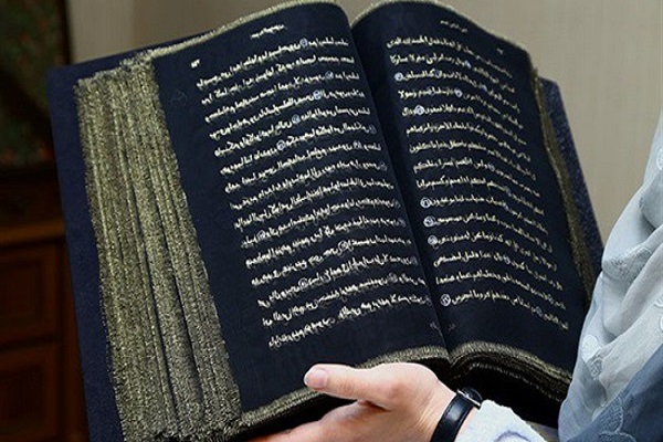 قرآن گلدوزی&zwnj;شده؛ حاصل تلاش 32 ساله بانوی هندی