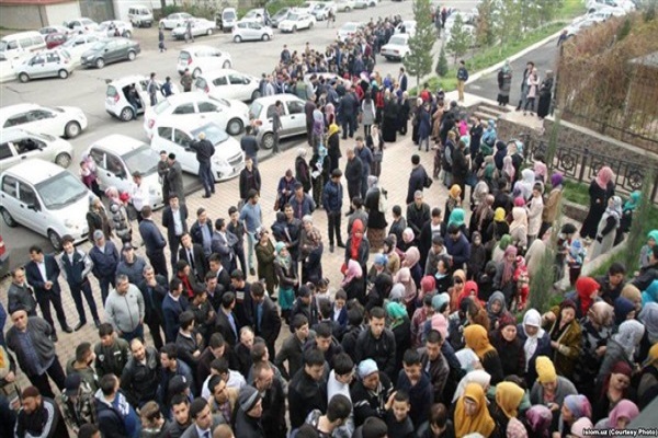 ماجرای ازدحام شهروندان ازبک برای خرید قرآن ماجرای ازدحام شهروندان ازبک برای خرید قرآن