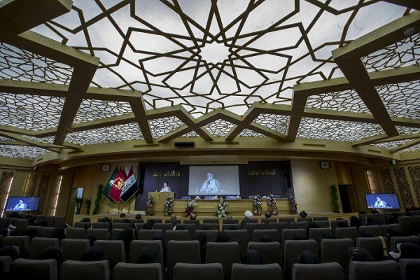 تجلیل از بانوان برتر قرآنی عراق در آستان عباسی