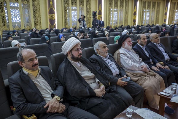 تجلیل از بانوان برتر قرآنی عراق در آستان عباسی