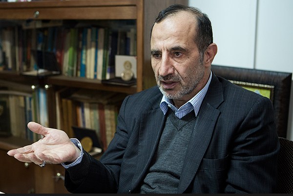 شنبه///منشأ اصلی فساد اقتصادی خامفروشی نفت است/ شنبه///منشأ اصلی فساد اقتصادی خامفروشی نفت است/