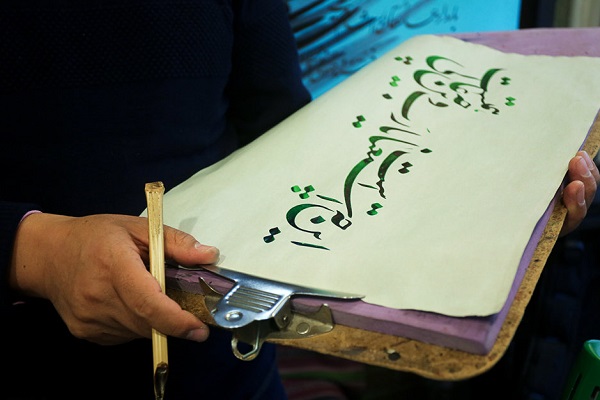 خلق آثار ماندگار با عجین کردن تلاوت و کتابت قرآن خلق آثار ماندگار با عجین کردن تلاوت و کتابت قرآن