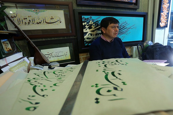 خلق آثار ماندگار با عجین کردن تلاوت و کتابت قرآن خلق آثار ماندگار با عجین کردن تلاوت و کتابت قرآن