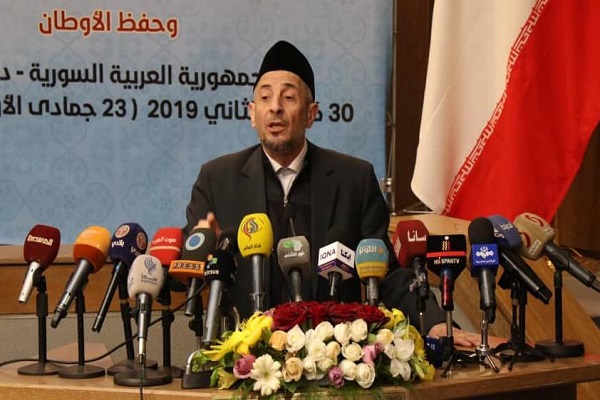 برای حفظ جامعه اسلامی به قرآن چنگ بزنیم