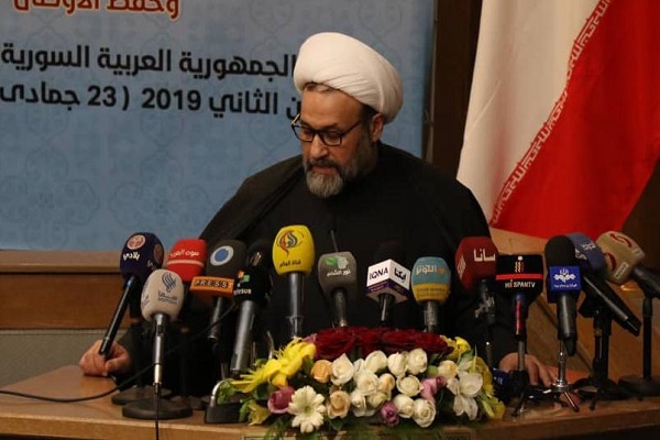 برای حفظ جامعه اسلامی به قرآن چنگ بزنیم