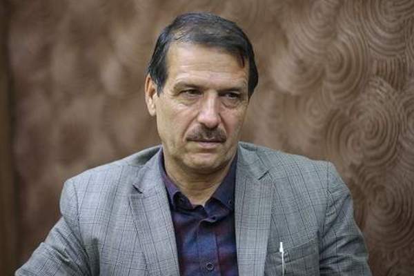 ادبیات انقلاب نیازمند تبارشناسی/شعر؛ هنر پیشگام در خدمت به انقلاب