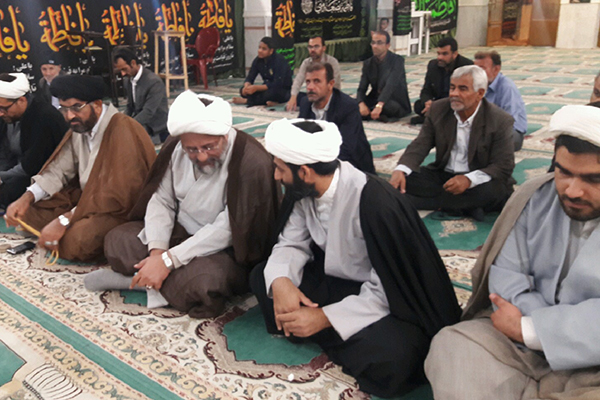 مسیر انقلاب را با صلابت ادامه دهیم