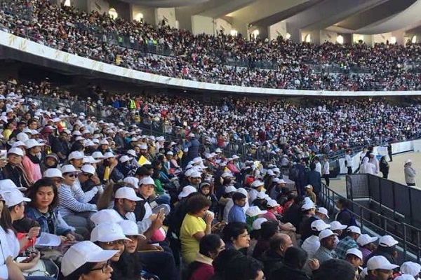 آیین نیایش در ورزشگاه «زاید» ابوظبی با حضور پاپ فرانسیس