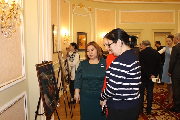 افتتاح نمایشگاه خوشنویسی و نقاشیخط در قزاقستان افتتاح نمایشگاه خوشنویسی و نقاشیخط در قزاقستان