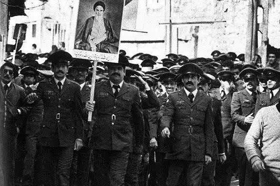 معلم قرآن سرهنگ شمسآبادی از 19 بهمن 57 میگوید معلم قرآن سرهنگ شمسآبادی از 19 بهمن 57 میگوید