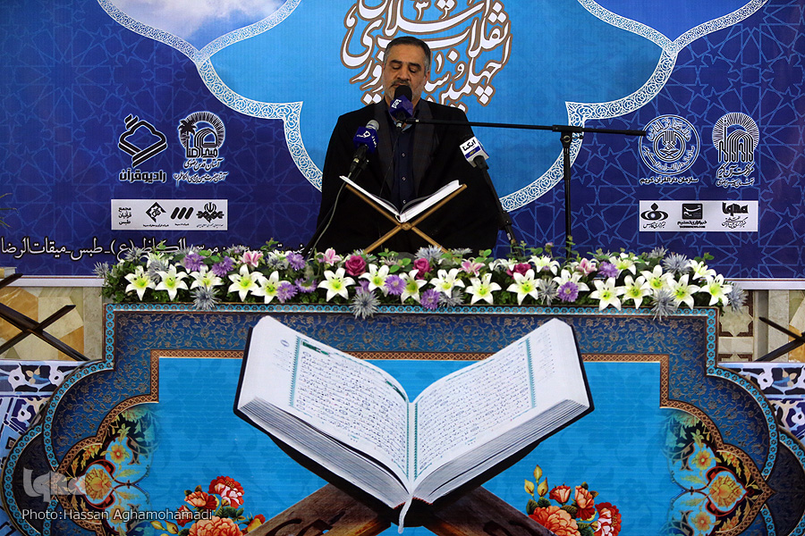 صوت/ تلاوت قراء کاروان انقلاب بر مزار شهید حسن دانش صوت/ تلاوت قراء کاروان انقلاب بر مزار شهید حسن دانش