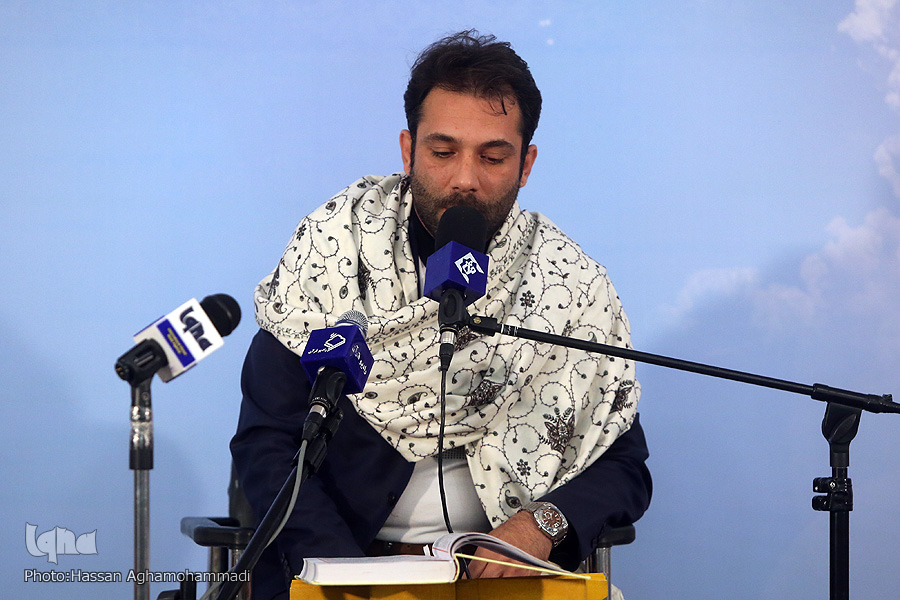 صوت/ تلاوت قاریان کاروان انقلاب در امامزادگان باقریه(ع) بیرجند