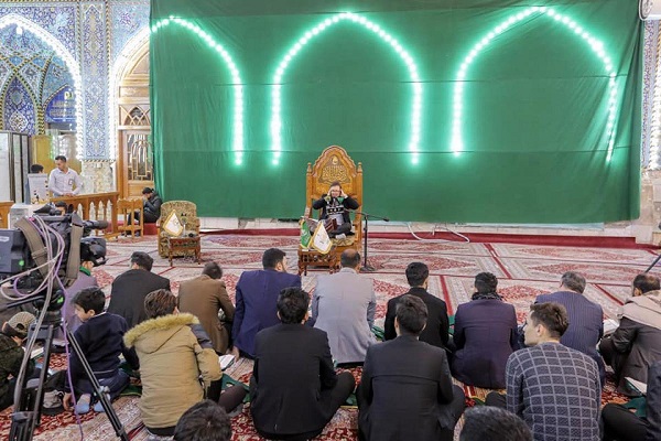 تلاوت مدیر رادیو قرآن ایران در محفل قرآنی آستان عباسی