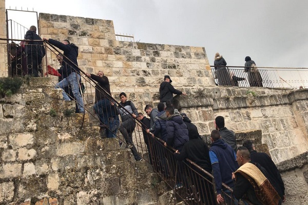 تصاویری از ورود فلسطینیان به مصلای «باب‌الرحمة» پس از 16 سال