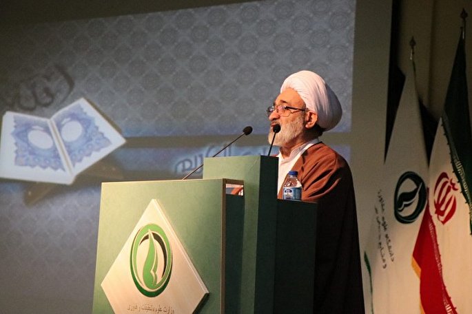 قرآن؛ طلایه‌دار ترسیم ارتباط صحیح انسان با خداوند و طبیعت