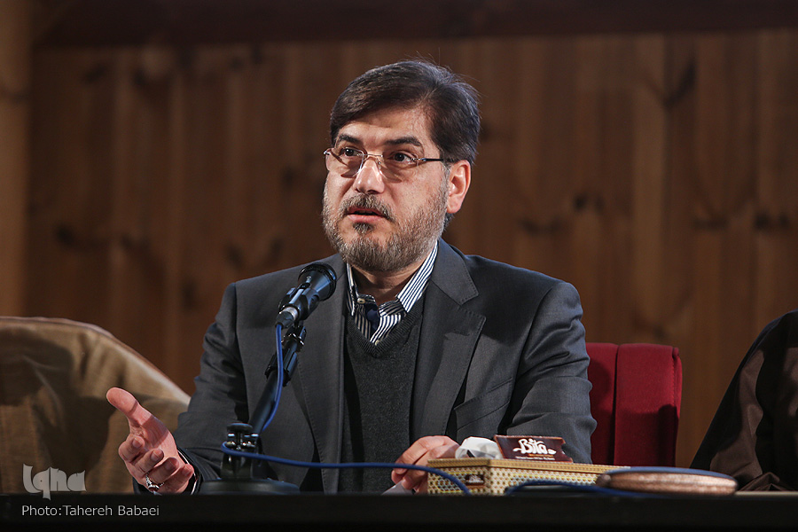 مدرک‌گرایی جایگزین معرفت و مهارت شده است/ در اجرای قانون مقابله با تقلب مشکل داریم