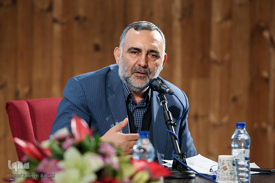 مدرک‌گرایی جایگزین معرفت و مهارت شده است/ در اجرای قانون مقابله با تقلب مشکل داریم