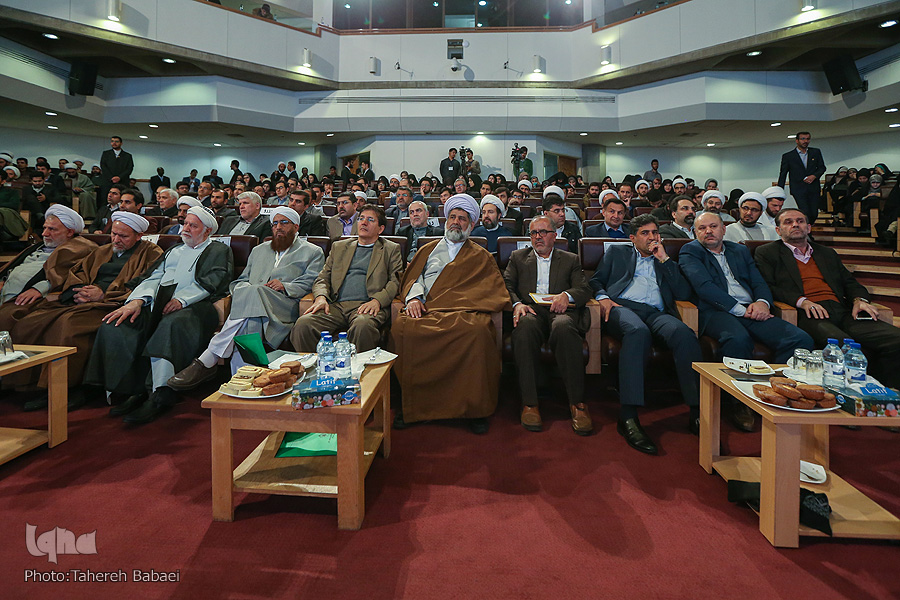 مدرک‌گرایی جایگزین معرفت و مهارت شده است/ در اجرای قانون مقابله با تقلب مشکل داریم