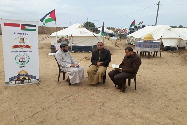 برپایی محفل قرآنی زیر گلولههای اسرائیلی برپایی محفل قرآنی زیر گلولههای اسرائیلی