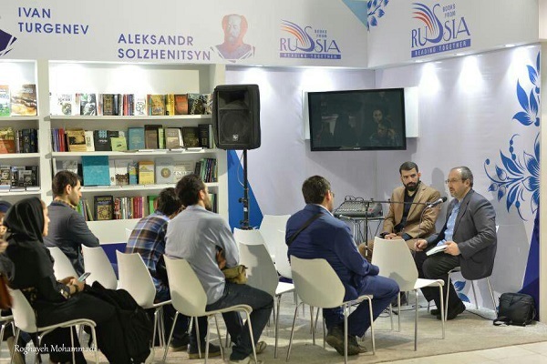 سیری در ترجمه&zwnj;های روسی قرآن در نمایشگاه کتاب+عکس